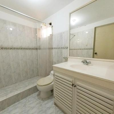 ALQUILER DE CASA EN CALLE LOS SAUCES, URB. SANTA VICTORIA